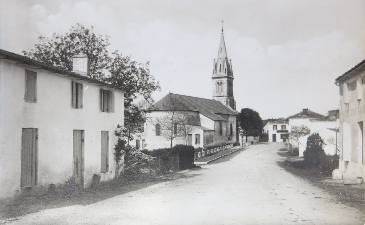 L'entrée est du bourg au début du 20e siècle.