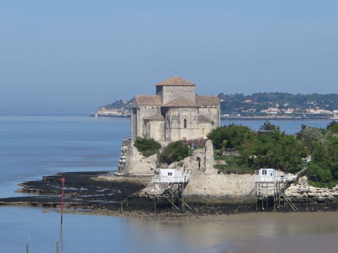 Talmont et ses fortifications, vues depuis l'est.
