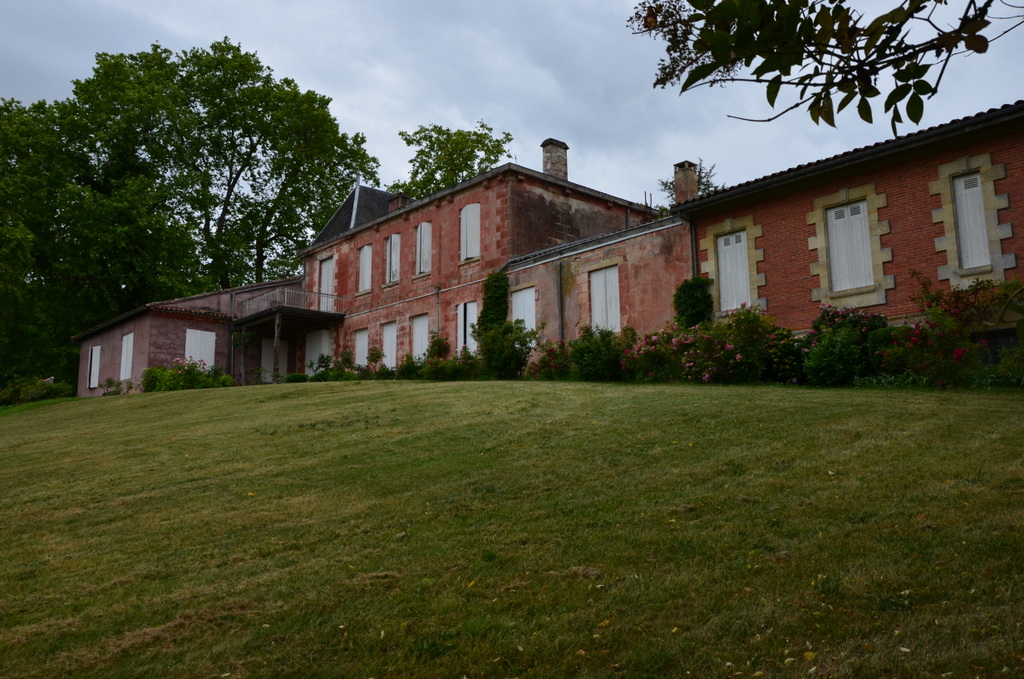 Vue d'ensemble, façades est.