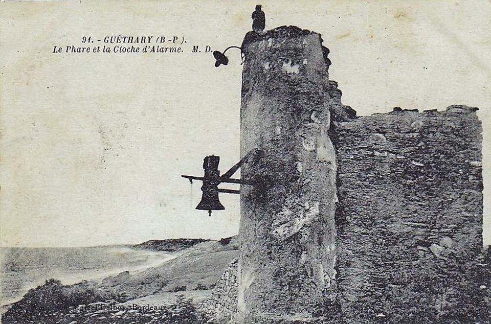 Vue de la tour et sa cloche depuis le sud, carte postale datant du début du XXe siècle.