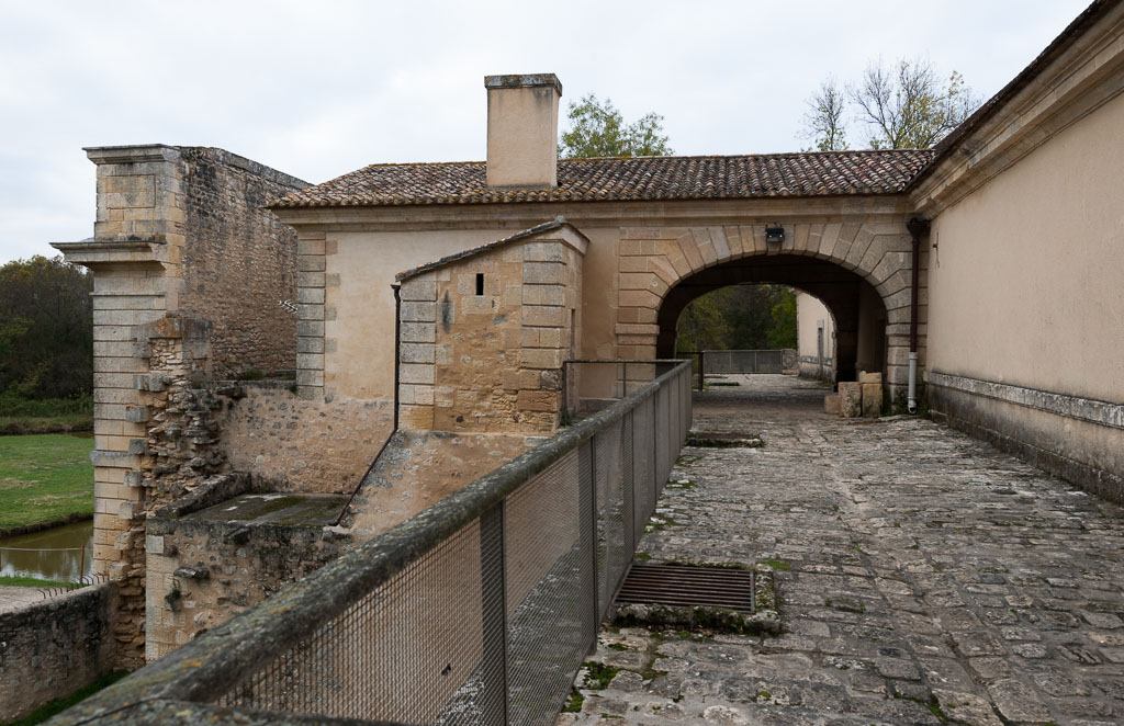 Terrasse du corps de garde depuis le sud.
