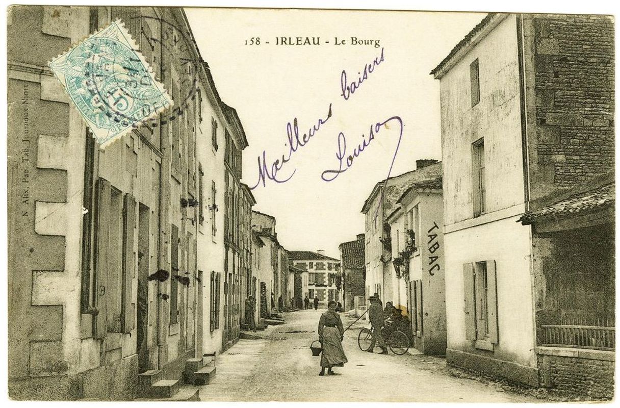 La grande rue d'Irleau vue en direction de l'ouest vers 1900.