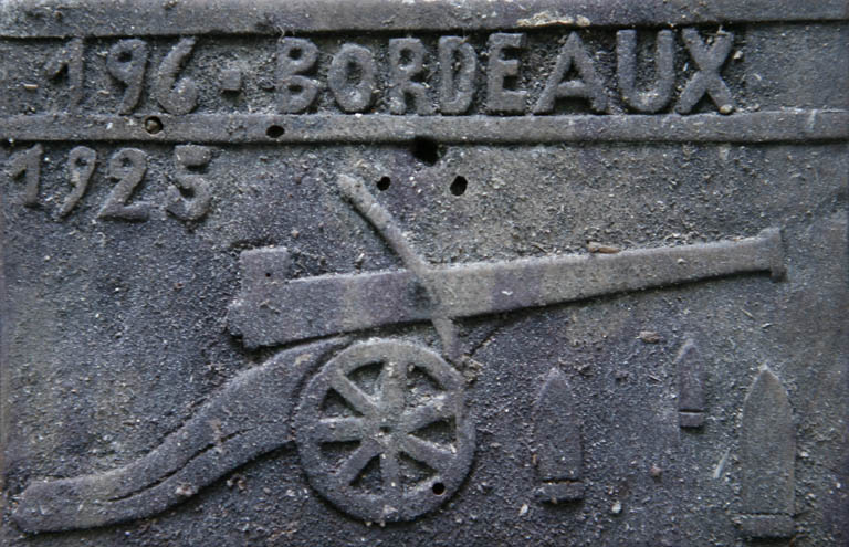 Bas-relief conservé dans la maison de Gabriel Albert, souvenir de son service militaire effectué à Bordeaux.