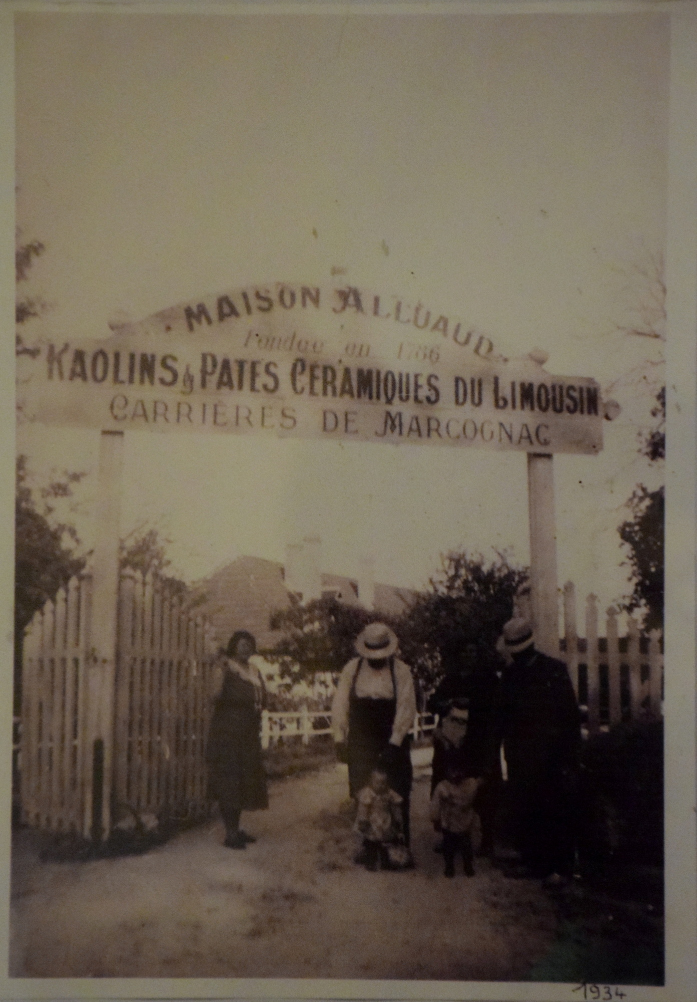 Entrée du site de Marcognac, photograhie datée 1934.