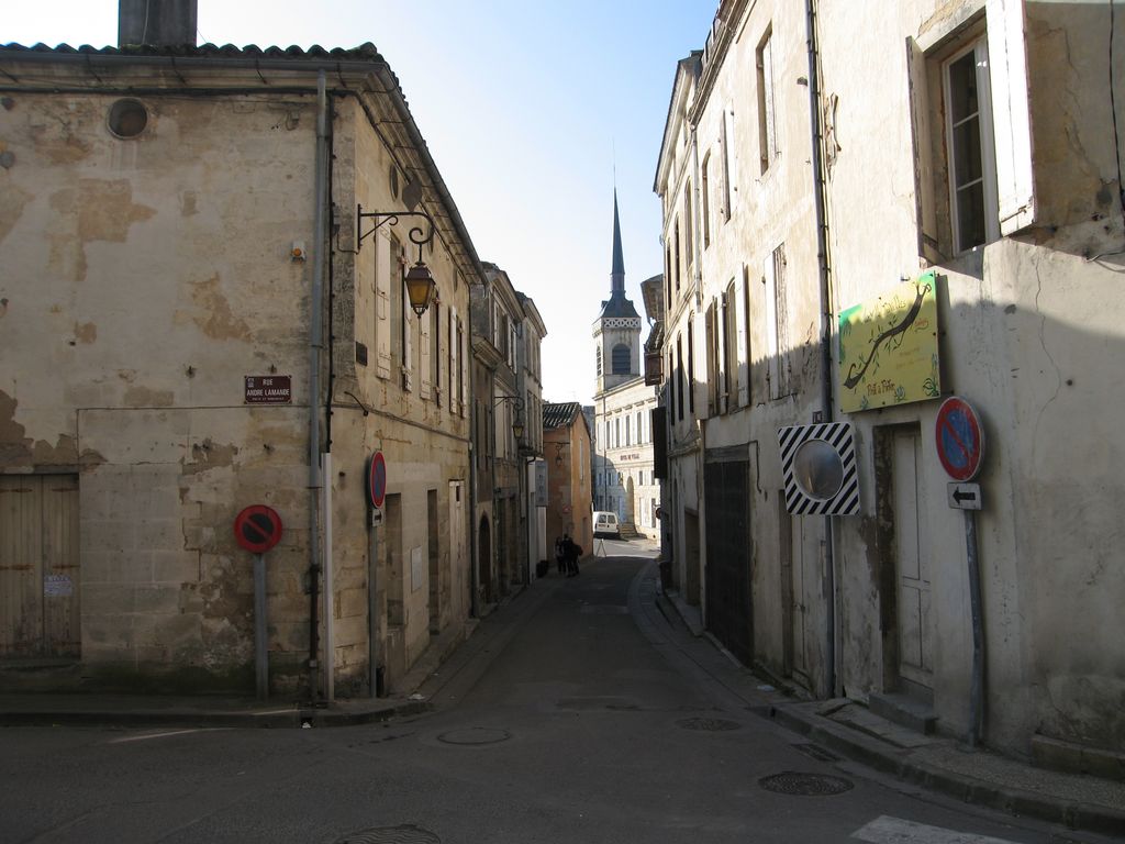 Vue de la rue Saint-Sauveur depuis le nord-est.