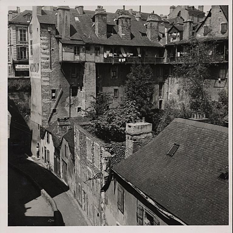Quartier du Hédas, immeubles Lassalle, n° 4, 6 et 8 rue du Hédas, 1952. Archives municipales de Pau (2Fi447).