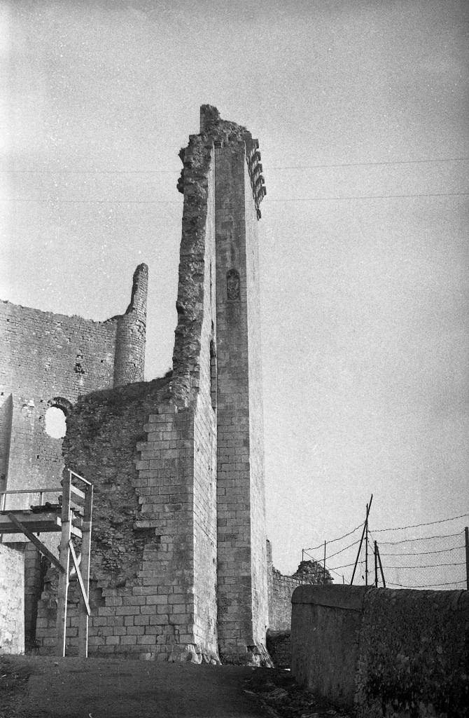 Logis du 15e siècle, vestiges, en 1974.