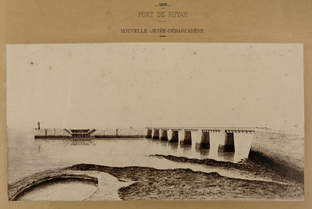 La nouvelle jetée-débarcadère pour le bac du Verdon photographiée en 1898, peu après sa construction.
