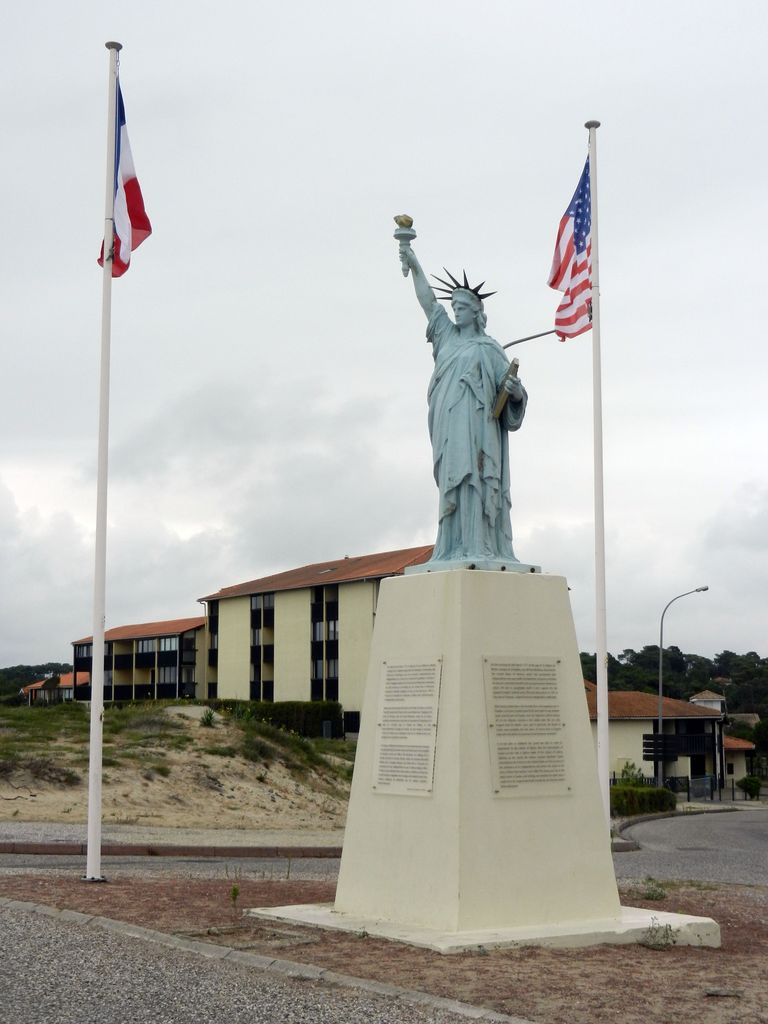 Réplique de la Statue de la Liberté, installée en 1980 pour commémorer le voyage de La Fayette aux États-Unis et la liberté.