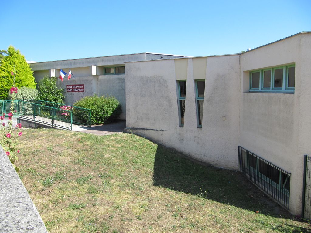 Rue Lucien-Grosperrin : école maternelle Lucien Grosperrin, vue depuis la rue.