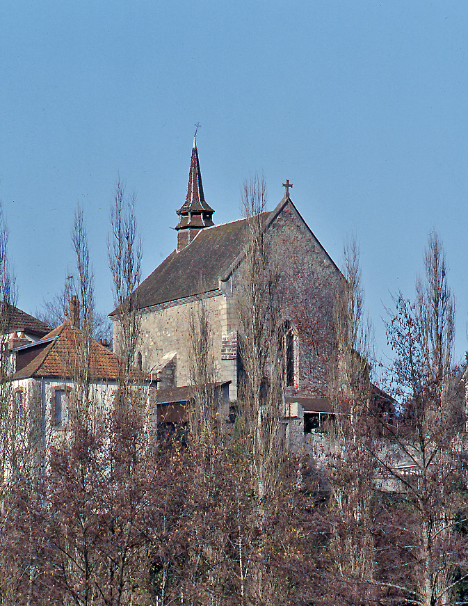 Vue générale du chevet de l'église Sainte-Croix.