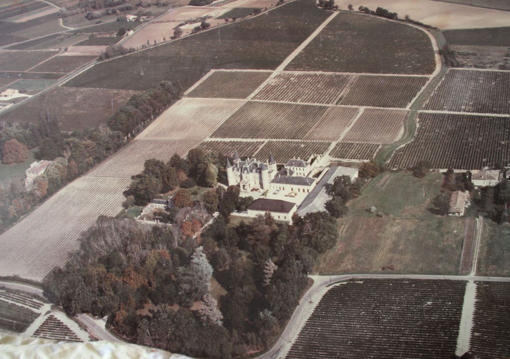 Vue aérienne du château, années 1980 (?).
