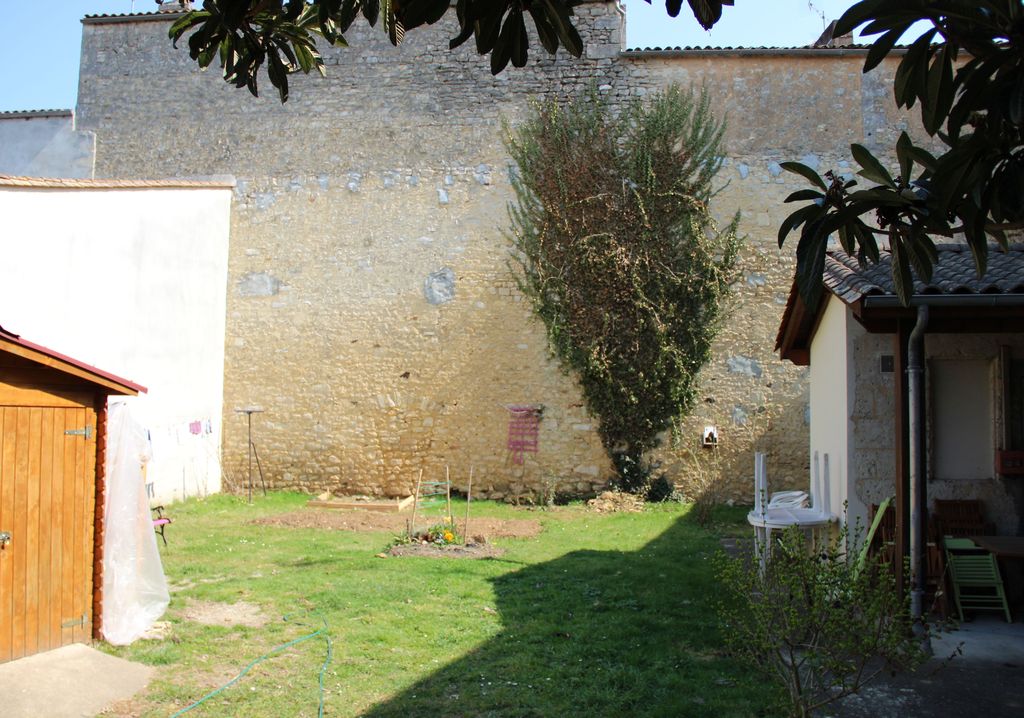 Jardin : élévation postérieure des maisons alignées sur la rue de l'Abbé-Bellemer.