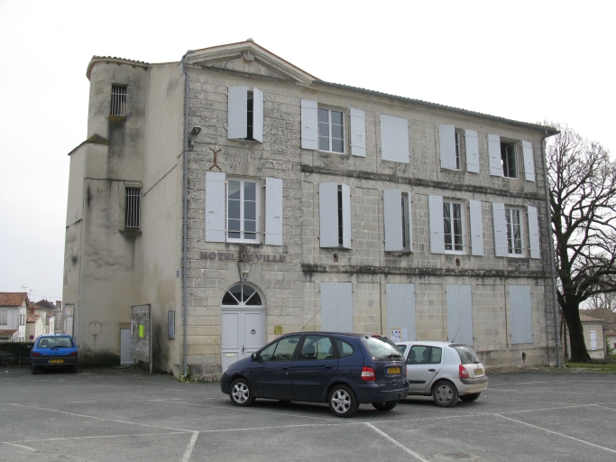 L'ancien château de Saint-Fort.