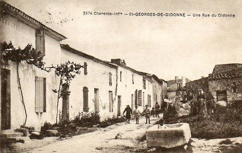 Une rue du bourg de Didonne vers 1900 : la rue Courte.