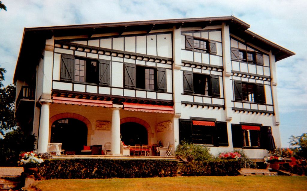 Vue de la façade sud, années 1990.