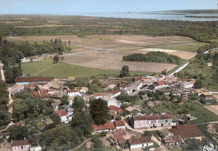 Carte postale : vue aérienne du hameau de Marsac.
