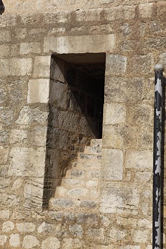 Donjon, intérieur, rez-de-chaussée, élévation ouest, fente de jour sud.