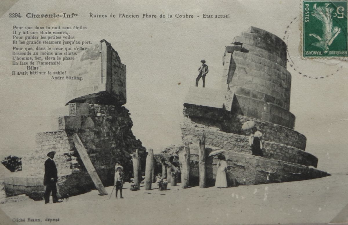 Les vestiges du phare de 1895, vers 1910.