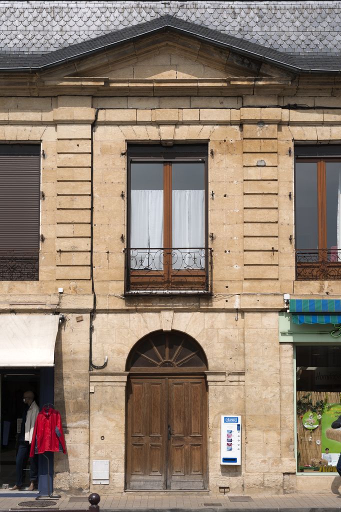 Détail de l'élévation sur rue d'une maison du XIXe siècle de Montignac.