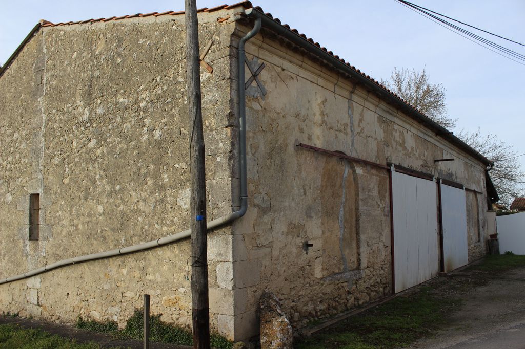 Au Villa : ancien cuvier avec baies de décharge murées, 1er quart 19e siècle.