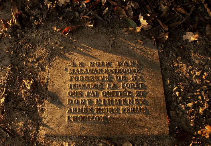 Belvédère de François Mauriac : détail de la plaque commémorative avec la citation de François Mauriac.