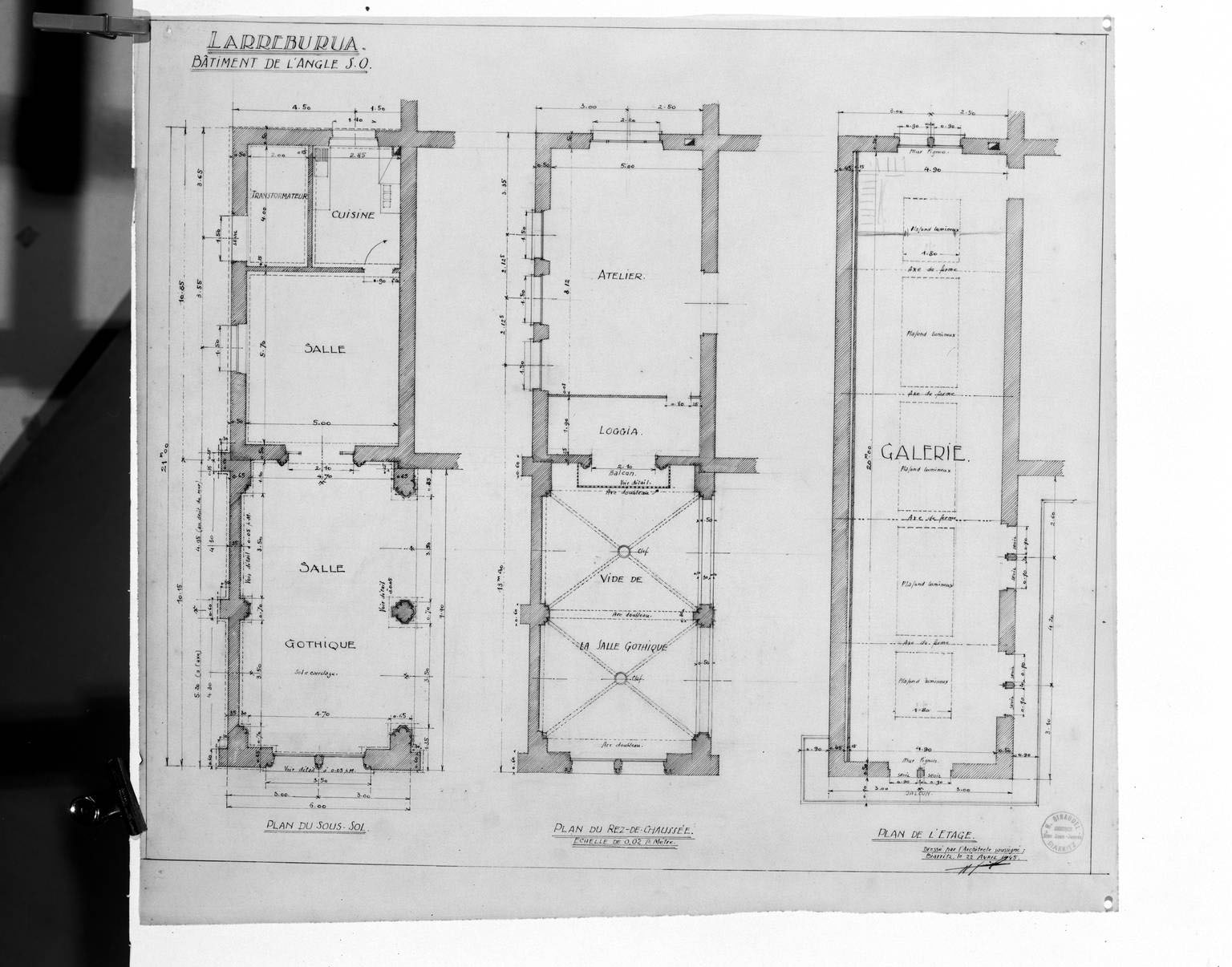 Bâtiment de l'angle sud-ouest : plans du sous-sol, rez-de-chaussée et de l'étage.