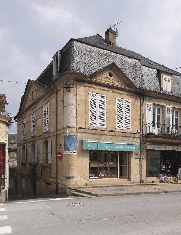 Vue à l'ouest d'une maison du XIXe siècle de Montignac.