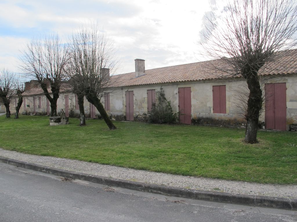 Logements d'ouvriers viticoles à Laujac.