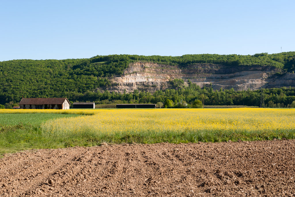 Carrière à ciel ouvert de Condat vue depuis le nord.