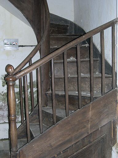 Escalier menant à la sacristie.