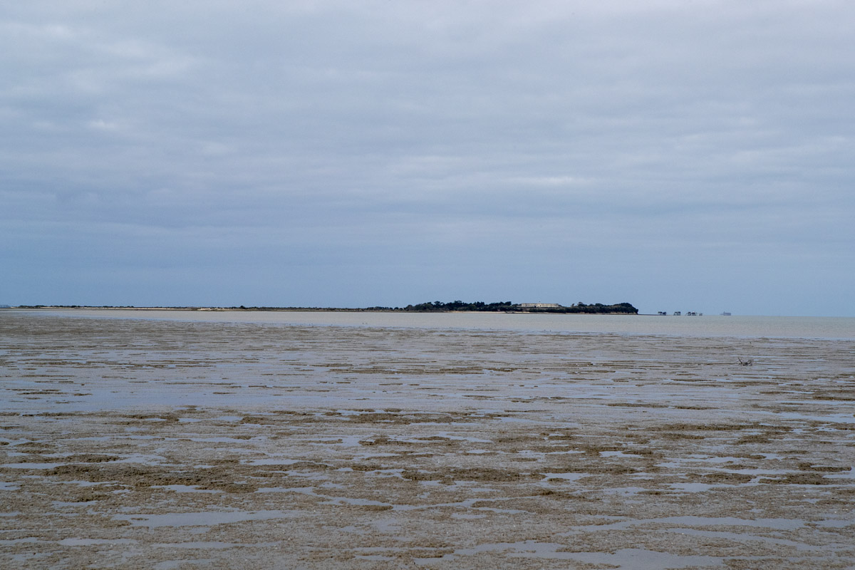 L'île Madame et son fort vus de Port-des-Barques. 