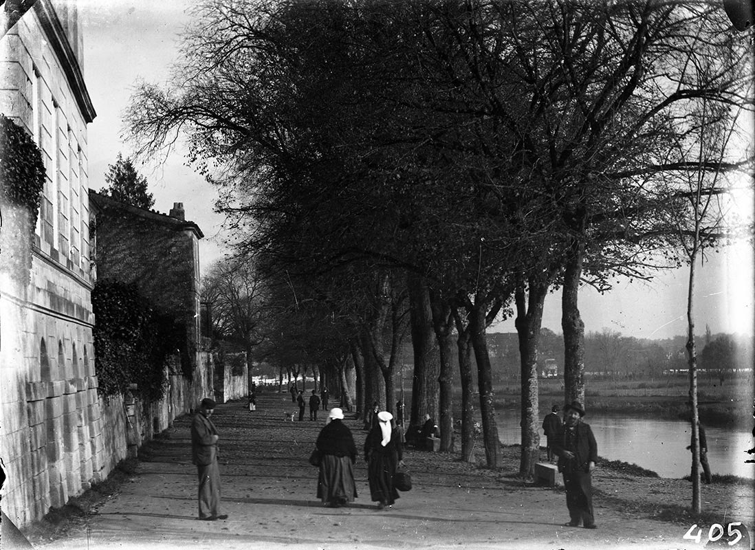 Le quai de Verdun vu depuis la place Blair, vers 1910.