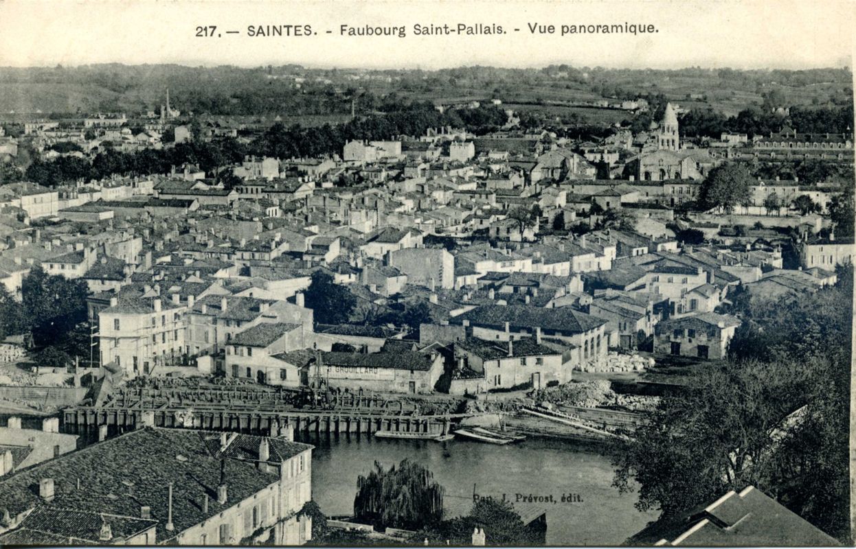 Vue panoramique du quartier Saint-Pallais avec le quai en travaux, vers 1920. 