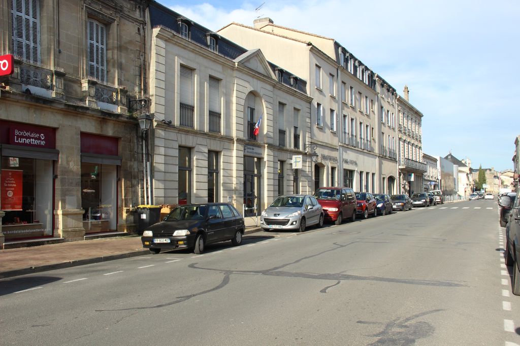 Cours de la République : immeubles construits dans les années 1990.