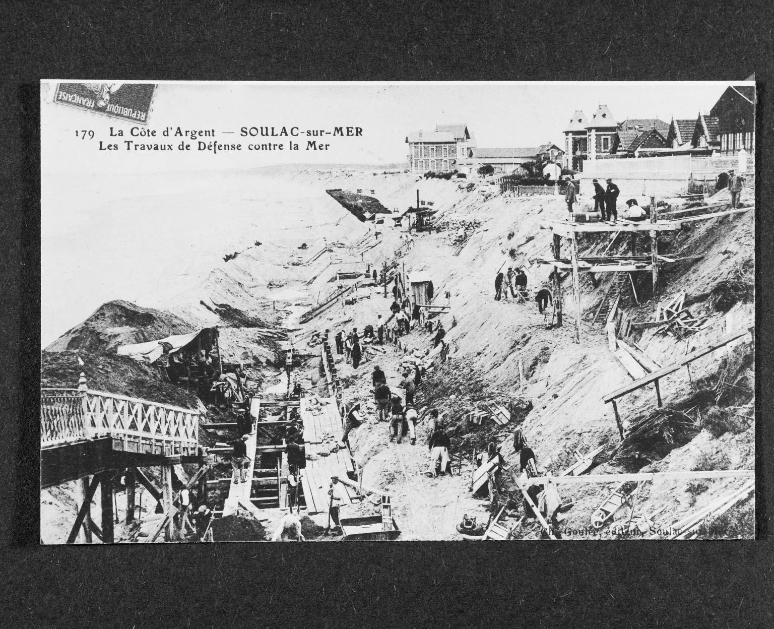 Carte postale, début 20e siècle (collection particulière) : Travaux de défense du front de mer.