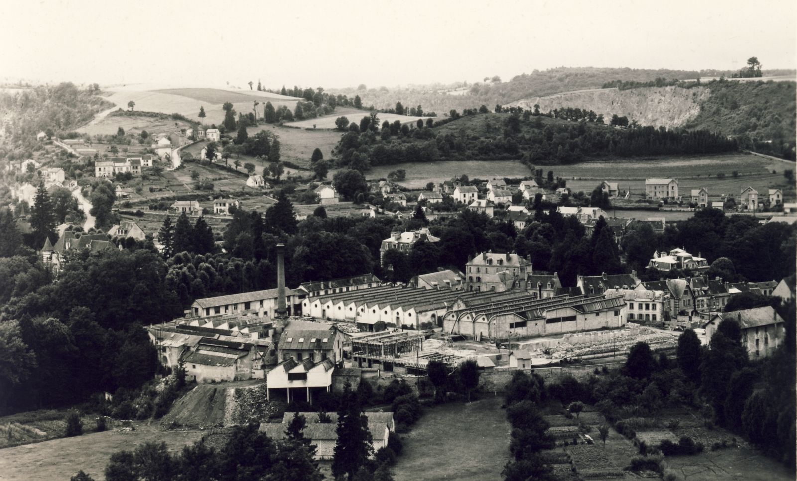 L'usine Sallandrouze en cours de reconstruction, vers 1948, vue depuis le Chapitre (coll. part.)