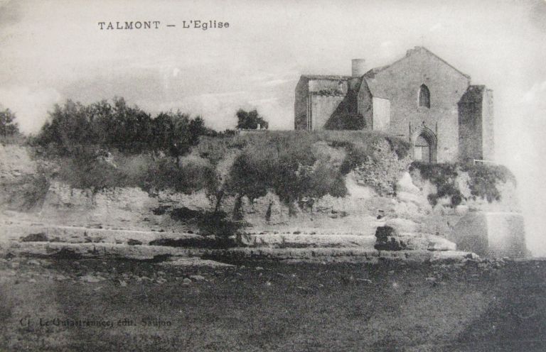 Le front ouest, au pied de l'église, sur une carte postale vers 1900.
