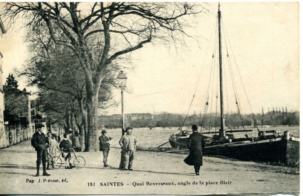 Le quai de Verdun (autrefois Réverseau) près de la place Blair, vers 1920. 