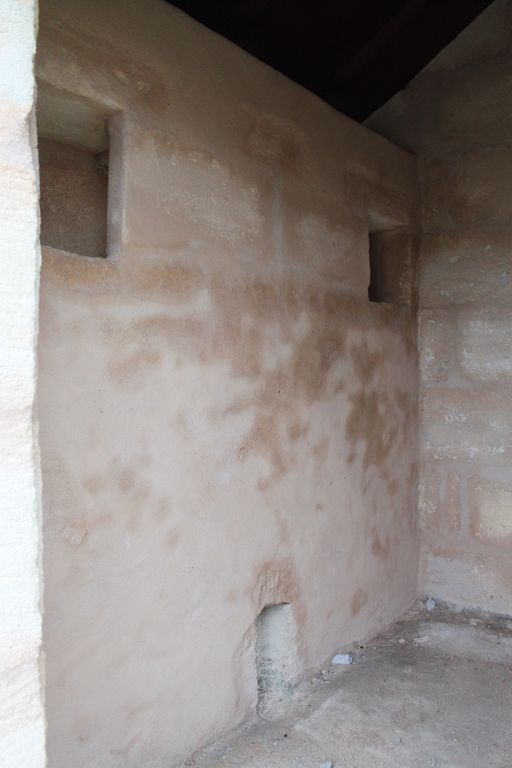 Vue intérieure : détail des niches donnant accès à l'extérieur.
