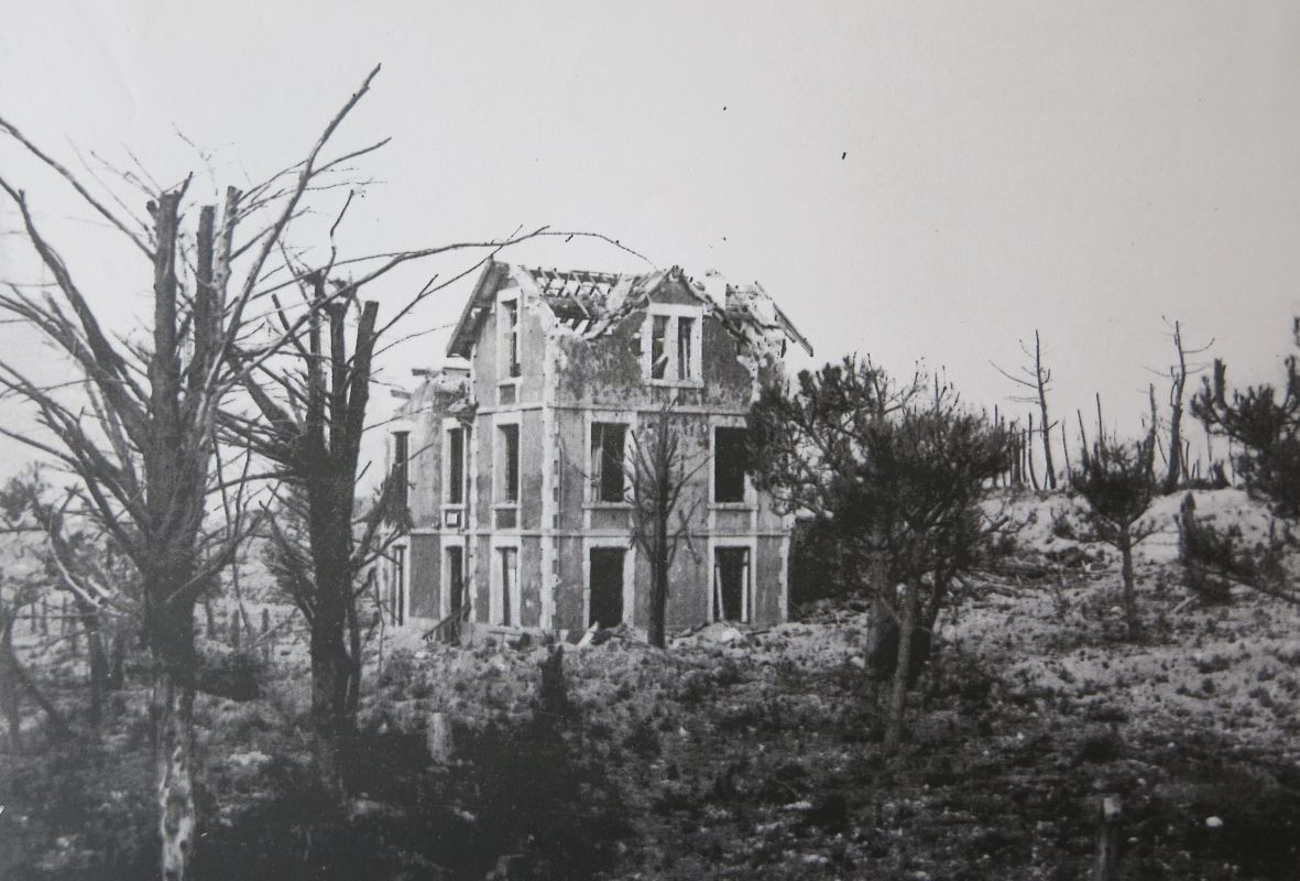 Villa détruite par les bombardements de 1945 près de la conche de Saint-Sordolin.