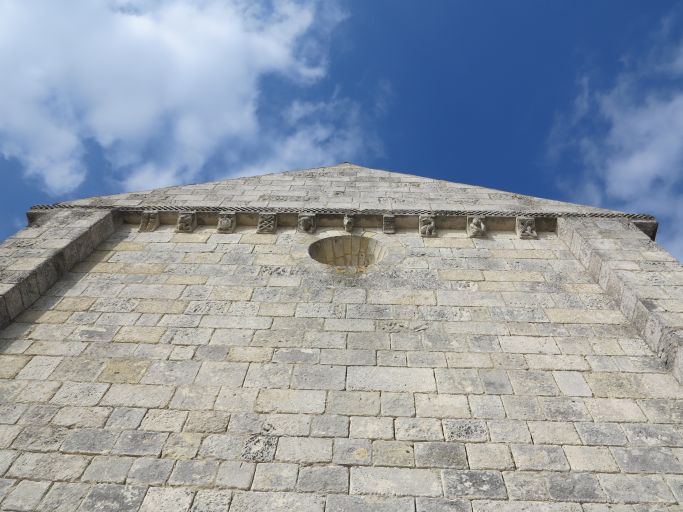 La façade du bras sud du transept.