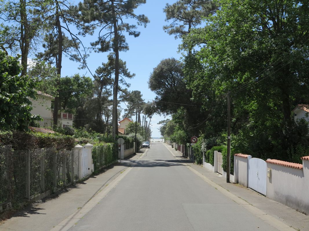 Paysage urbain entre l'avenue de Suzac et la plage.