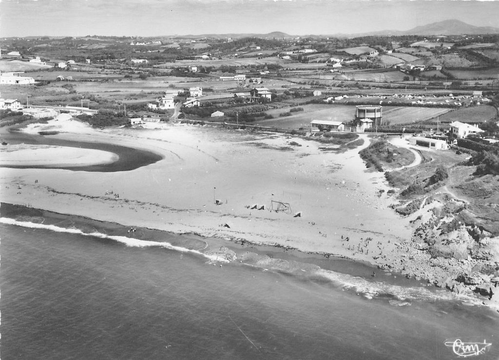 Vue de la plage de l'Uhabia et du camping de la Plage, carte postale, années 1950.