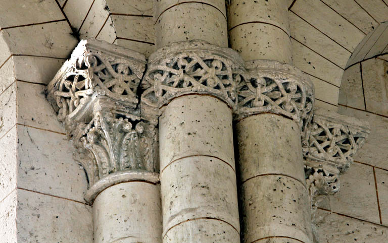 Intérieur, mur gouttereau nord, cinquième colonne, registre inférieur : entrelacs et feuillage. 