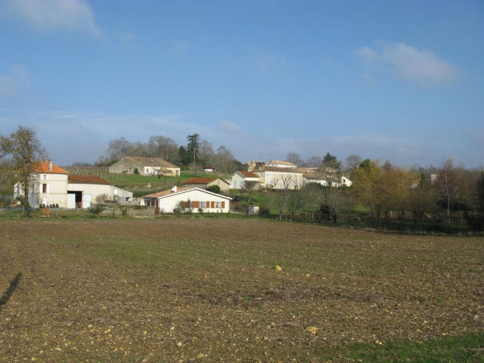 Le bourg dans le vallon de la Fragnée vu depuis le sud.