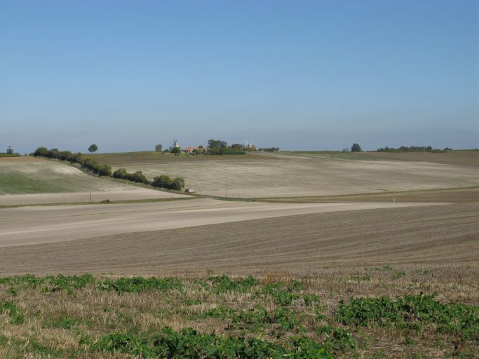 La vallée de Rabaine dominée par les moulins de la Champagne et de la Sablière.