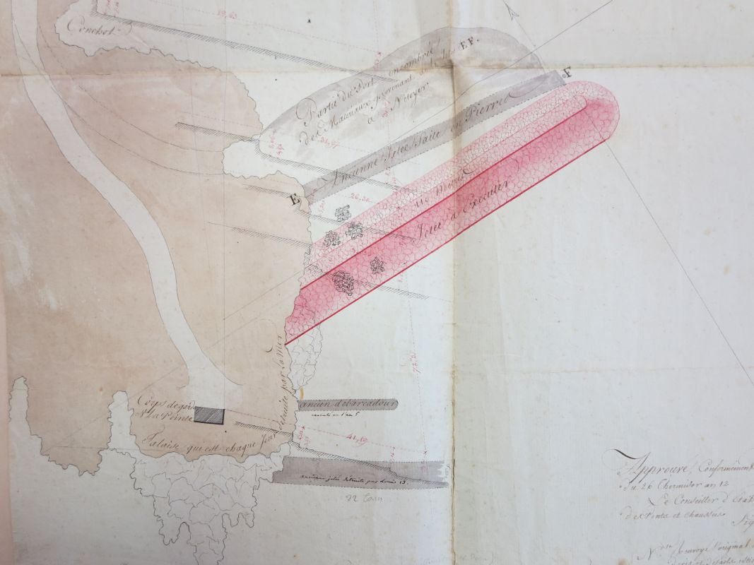 Détail du plan de 1804 : en rouge la jetée proposée par Leclerc, en gris les anciens ouvrages dont, en bas, la jetée du 16e siècle.