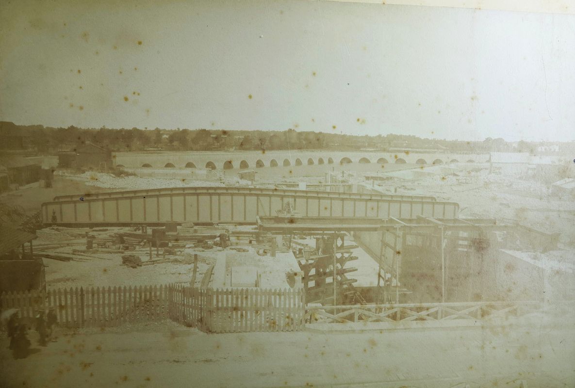 Construction du bassin : pont tournant, le 10 mai 1888.