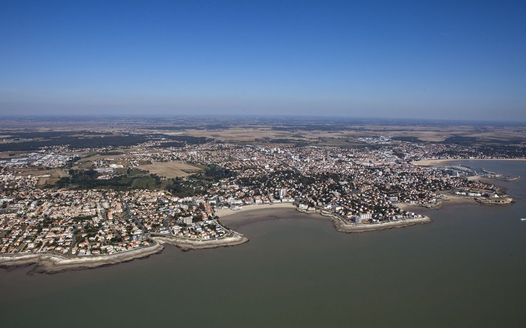 Royan : vue aérienne de Pontaillac et de la pointe du Chay depuis l'ouest.
